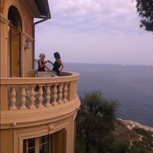 Meet your Posher, Corrie